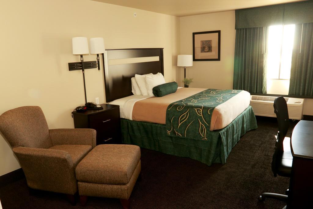 Travelodge By Wyndham Clinton Valley West Court Eksteriør bilde